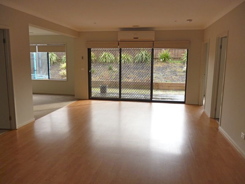25 Downing Square, Pakenham VIC 3810