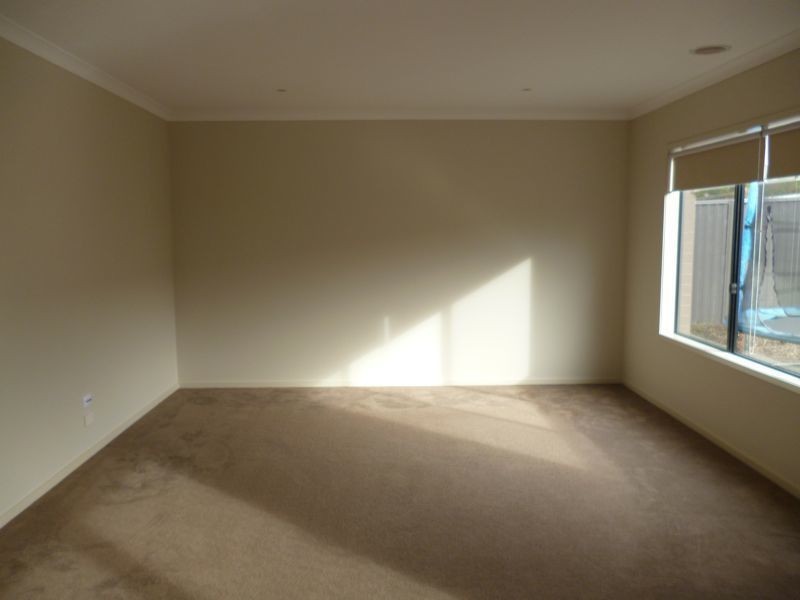 25 Downing Square, Pakenham VIC 3810