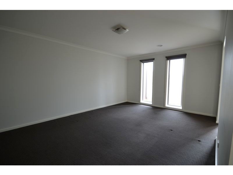 29 Dan Morgan Drive, Cranbourne VIC 3977