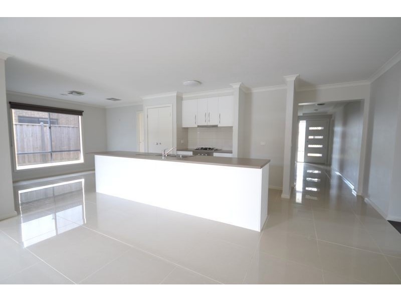 29 Dan Morgan Drive, Cranbourne VIC 3977