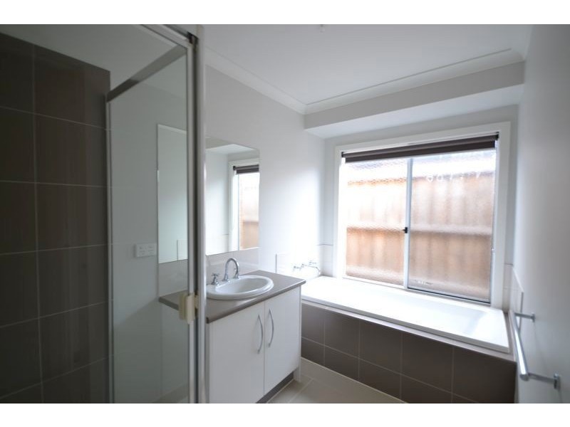 29 Dan Morgan Drive, Cranbourne VIC 3977