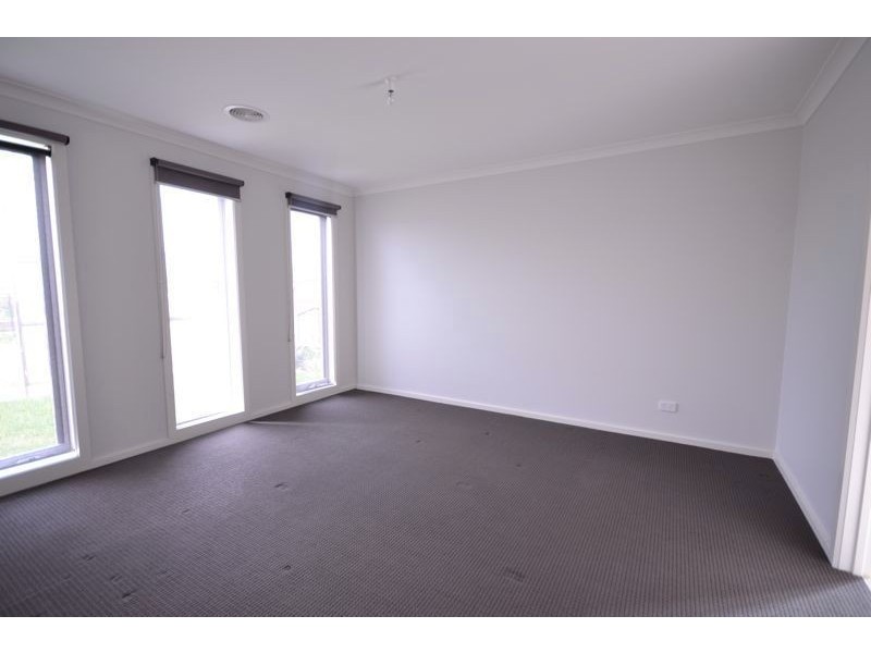 29 Dan Morgan Drive, Cranbourne VIC 3977