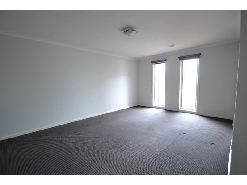 29 Dan Morgan Drive, Cranbourne VIC 3977