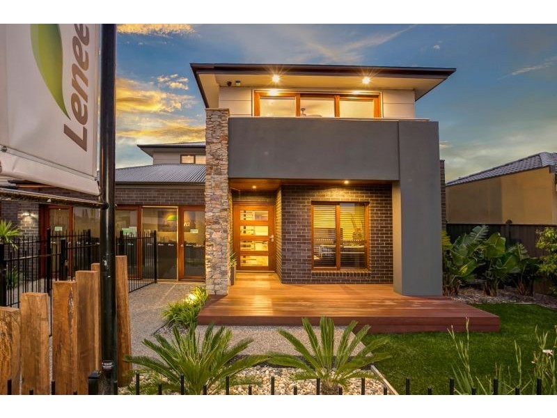 14 Pasadena Boulevard, Cranbourne East VIC 3977