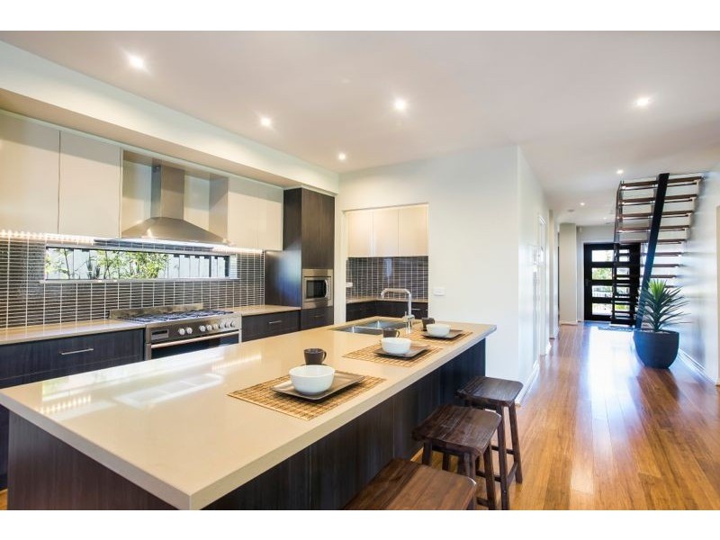 14 Pasadena Boulevard, Cranbourne East VIC 3977