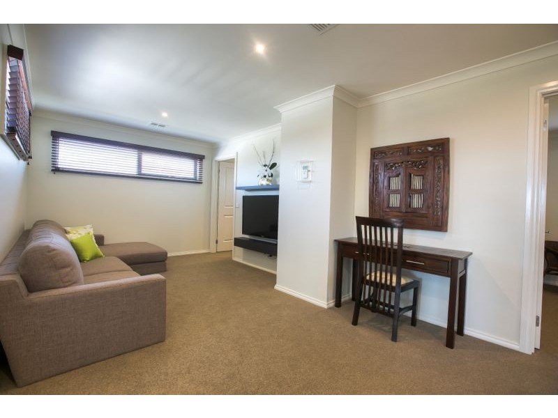 14 Pasadena Boulevard, Cranbourne East VIC 3977