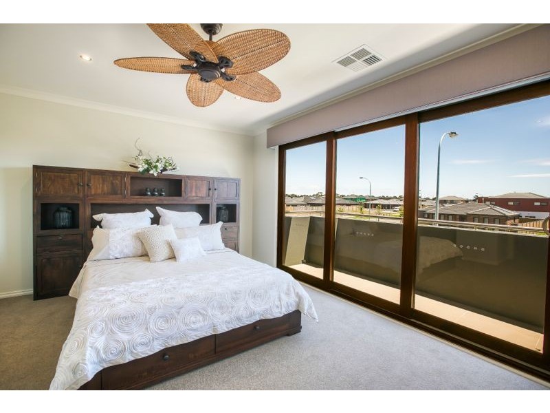 14 Pasadena Boulevard, Cranbourne East VIC 3977