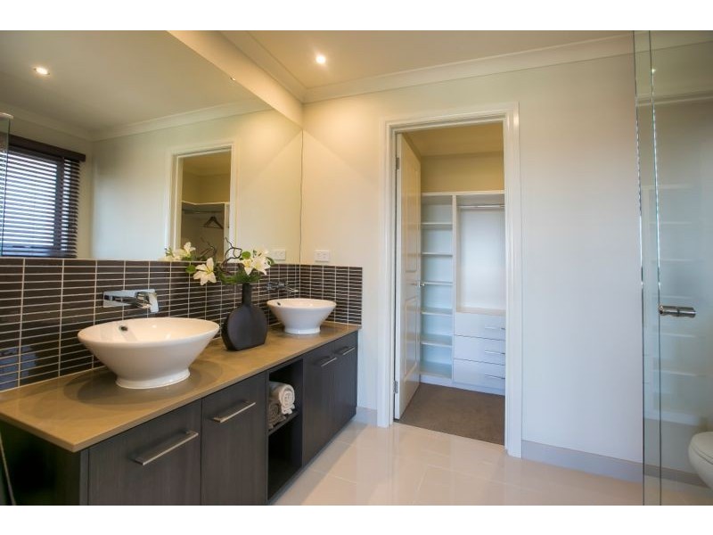 14 Pasadena Boulevard, Cranbourne East VIC 3977