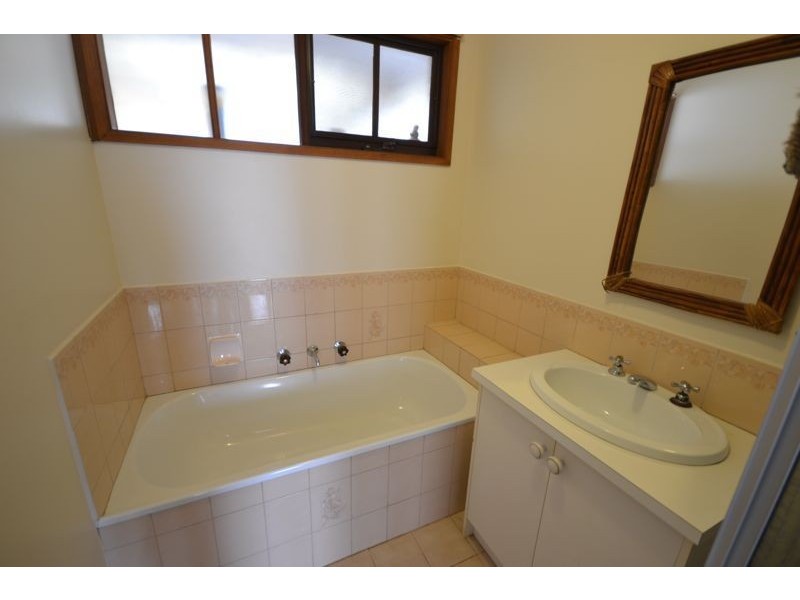 35 Horsfield Drive, Cranbourne North VIC 3977