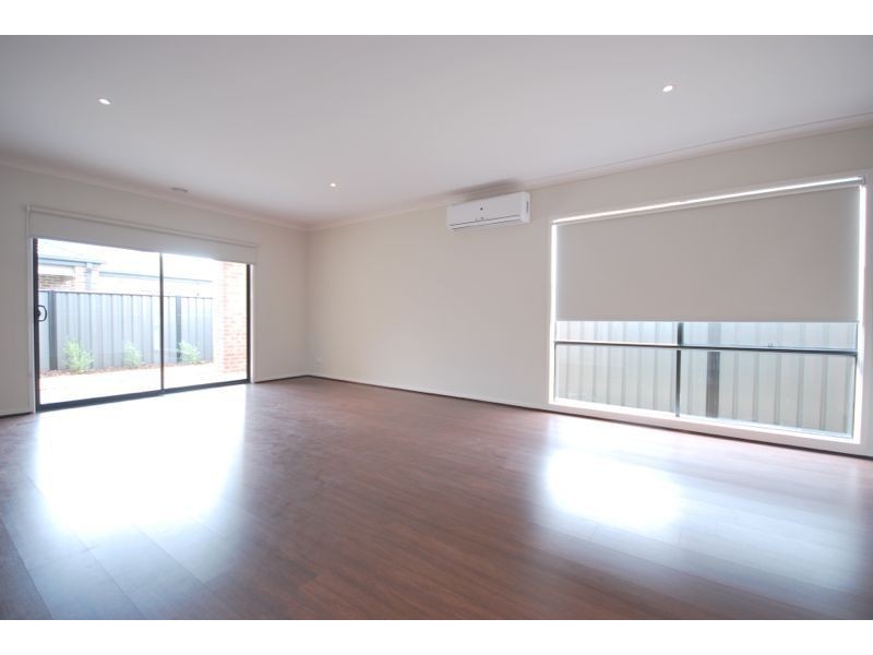 5 Tristram Rise, Cranbourne East VIC 3977