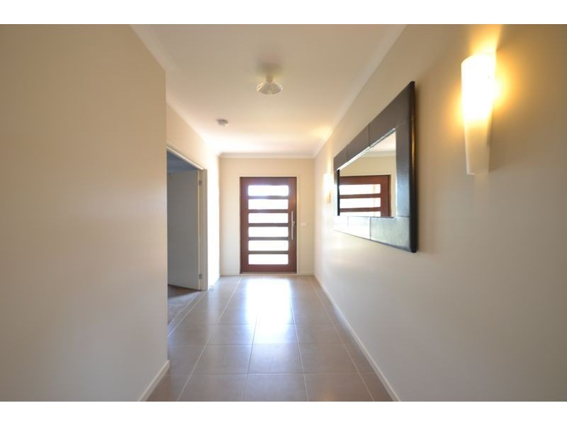 21 Armstrong Street, Cranbourne East VIC 3977