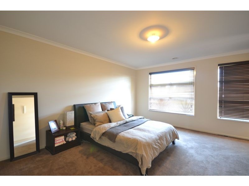 21 Armstrong Street, Cranbourne East VIC 3977