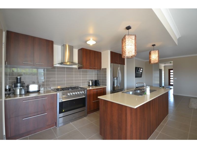 21 Armstrong Street, Cranbourne East VIC 3977