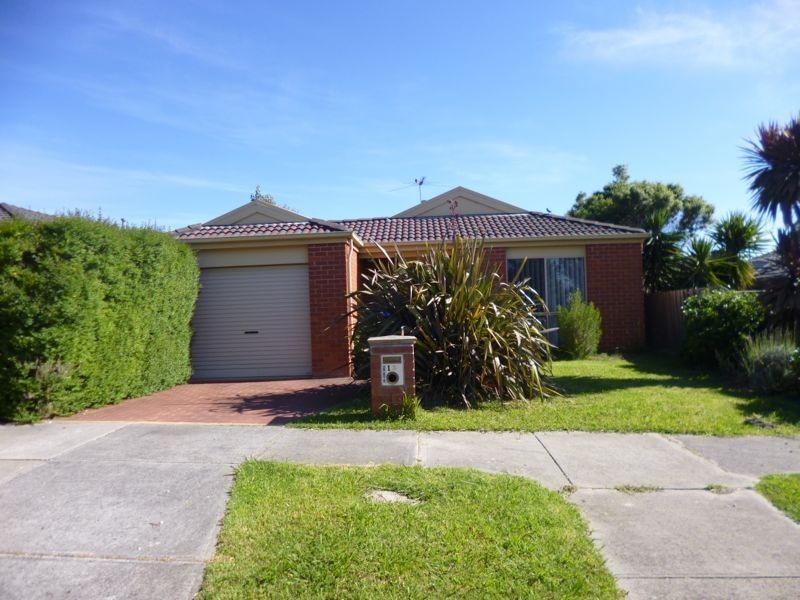 13 Farnborough Way, Berwick VIC 3806