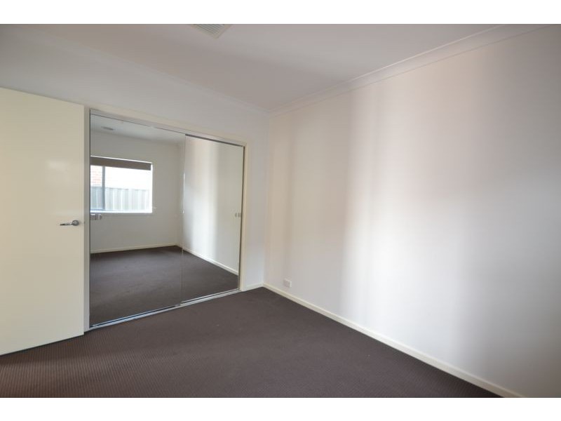 17 Cerbera Bend, Cranbourne North VIC 3977