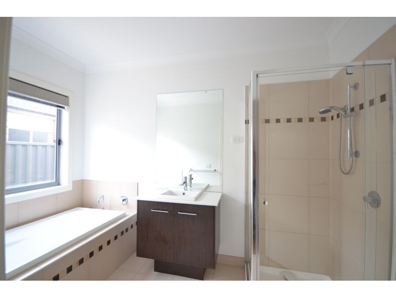 17 Cerbera Bend, Cranbourne North VIC 3977