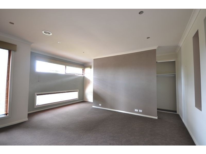 3 Nature Circuit, Cranbourne North VIC 3977