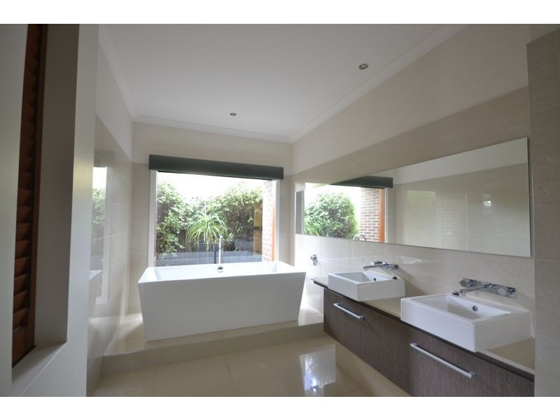 3 Nature Circuit, Cranbourne North VIC 3977