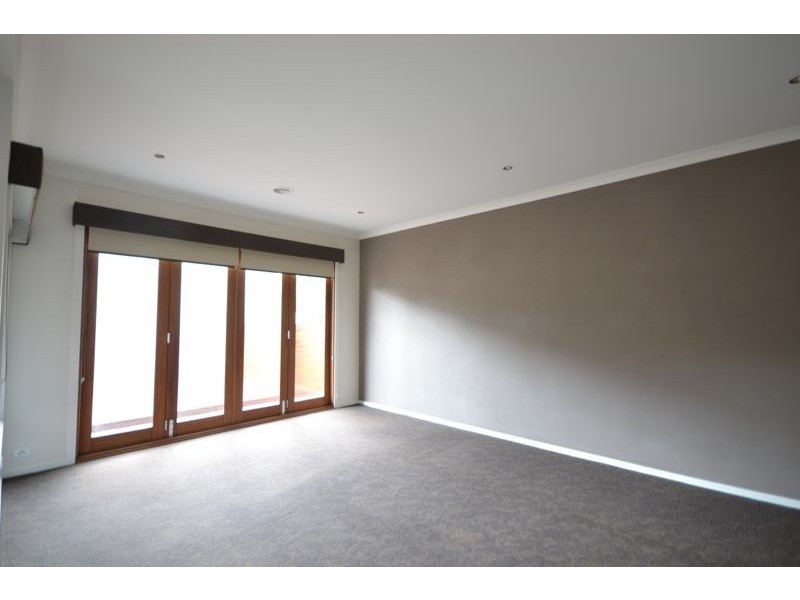 3 Nature Circuit, Cranbourne North VIC 3977