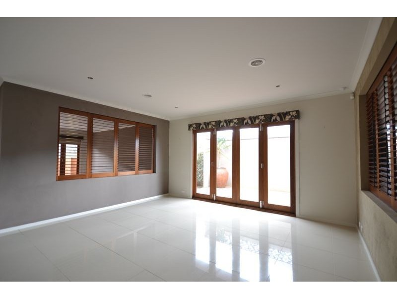 3 Nature Circuit, Cranbourne North VIC 3977