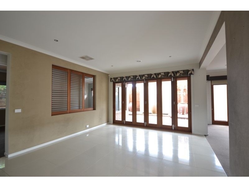 3 Nature Circuit, Cranbourne North VIC 3977