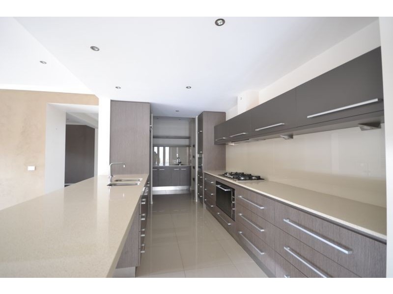 3 Nature Circuit, Cranbourne North VIC 3977