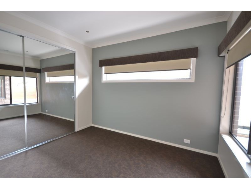 3 Nature Circuit, Cranbourne North VIC 3977