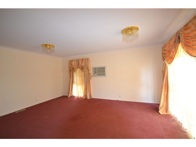 33 Fleetwood Drive, Narre Warren VIC 3805