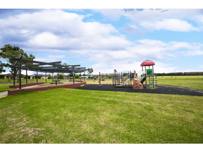 67 Dartmoor Drive, Cranbourne East VIC 3977