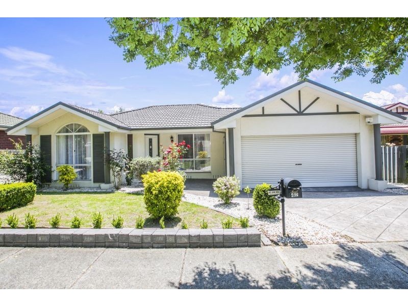 42 Ardblair Terrace, Narre Warren South VIC 3805