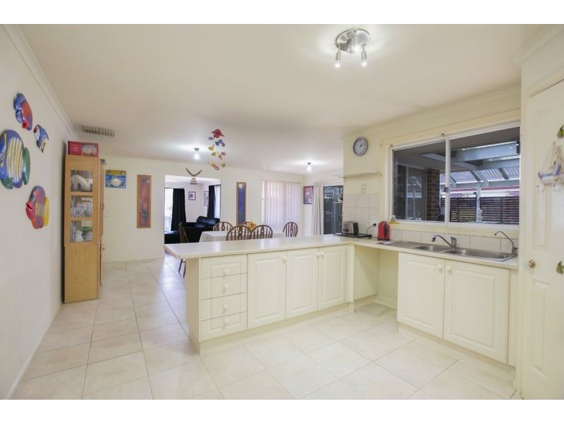 42 Ardblair Terrace, Narre Warren South VIC 3805