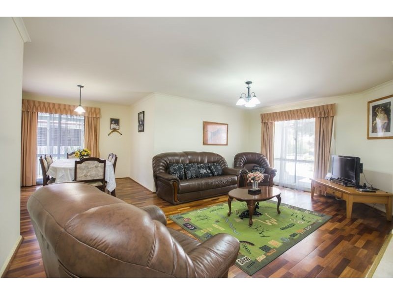 42 Ardblair Terrace, Narre Warren South VIC 3805