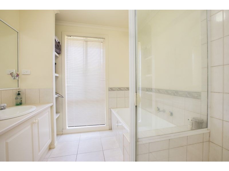 42 Ardblair Terrace, Narre Warren South VIC 3805