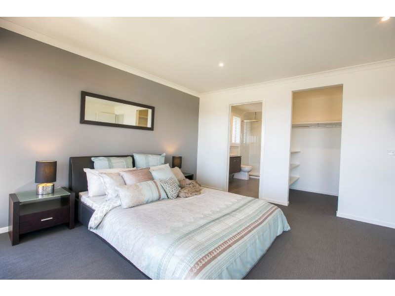 12 Pasadena Boulevard, Clyde VIC 3978