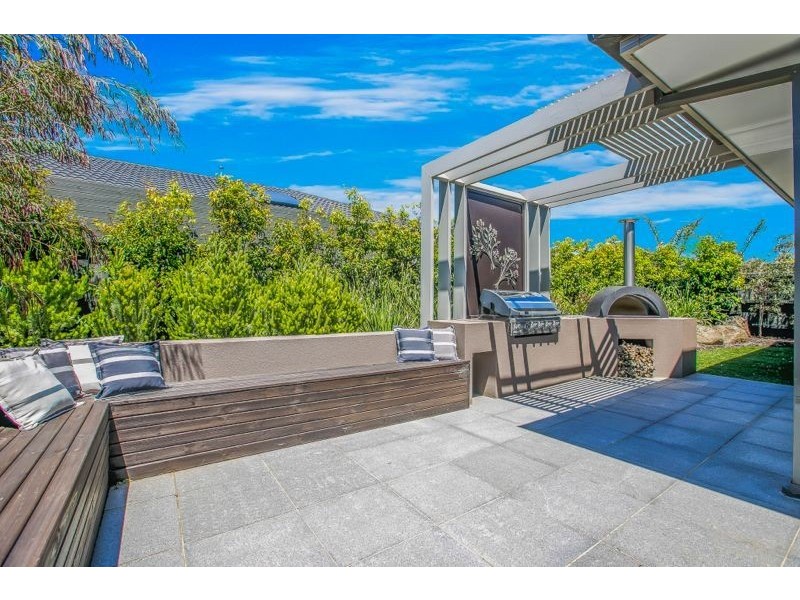 12 Pasadena Boulevard, Clyde VIC 3978