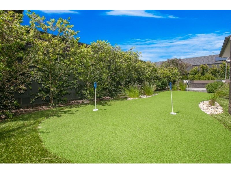 12 Pasadena Boulevard, Clyde VIC 3978