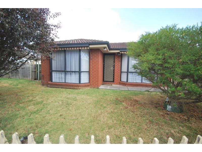 16 Marnie Drive, Cranbourne West VIC 3977