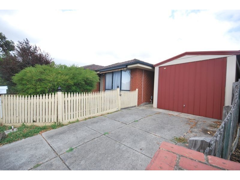 16 Marnie Drive, Cranbourne West VIC 3977