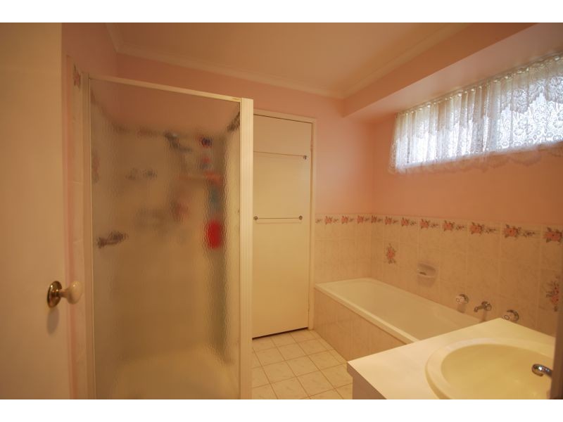 16 Marnie Drive, Cranbourne West VIC 3977