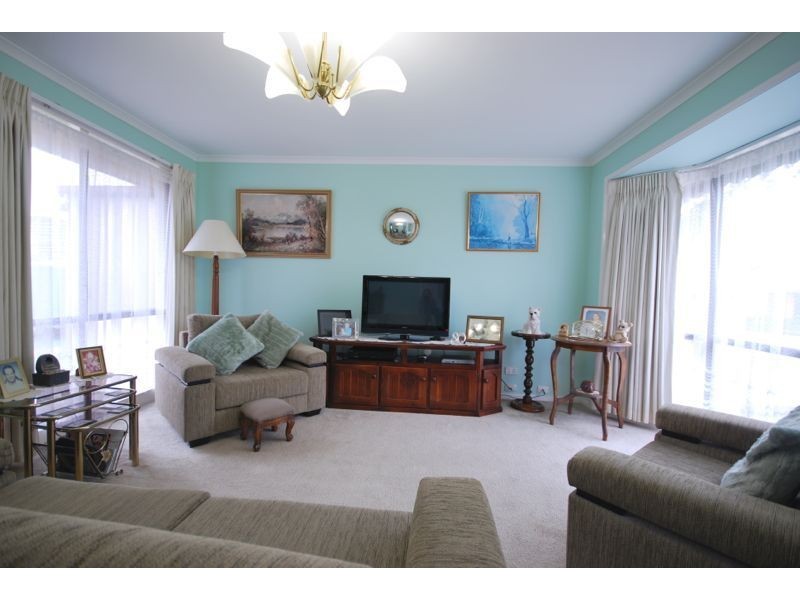 16 Marnie Drive, Cranbourne West VIC 3977