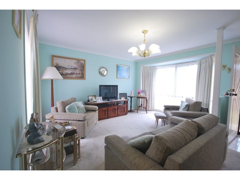 16 Marnie Drive, Cranbourne West VIC 3977