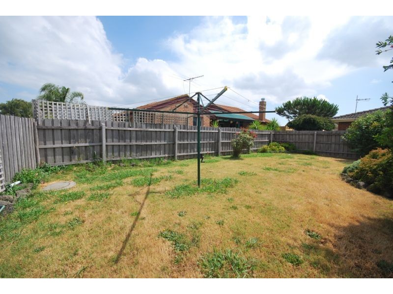 16 Marnie Drive, Cranbourne West VIC 3977