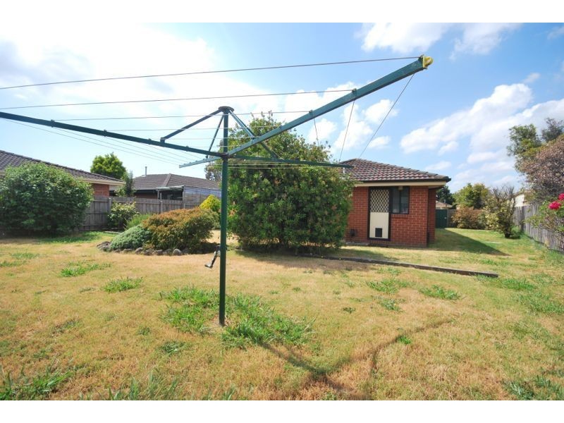 16 Marnie Drive, Cranbourne West VIC 3977