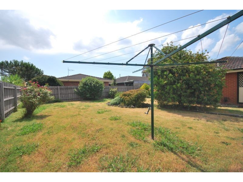 16 Marnie Drive, Cranbourne West VIC 3977