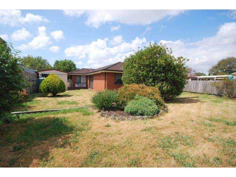 16 Marnie Drive, Cranbourne West VIC 3977