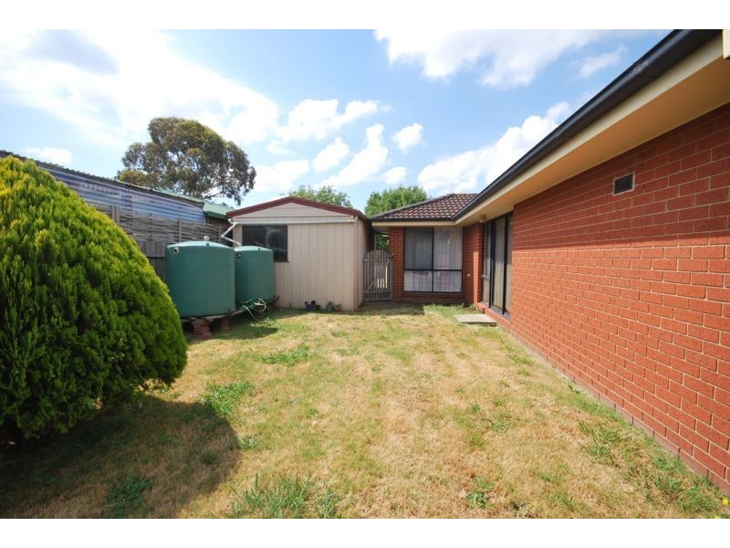 16 Marnie Drive, Cranbourne West VIC 3977