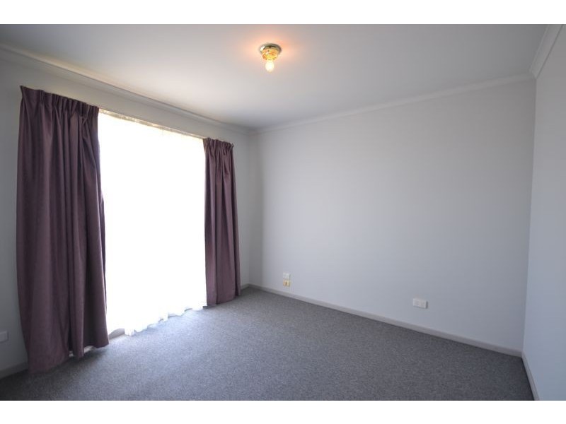 2/34 Fenfield Street, Cranbourne VIC 3977