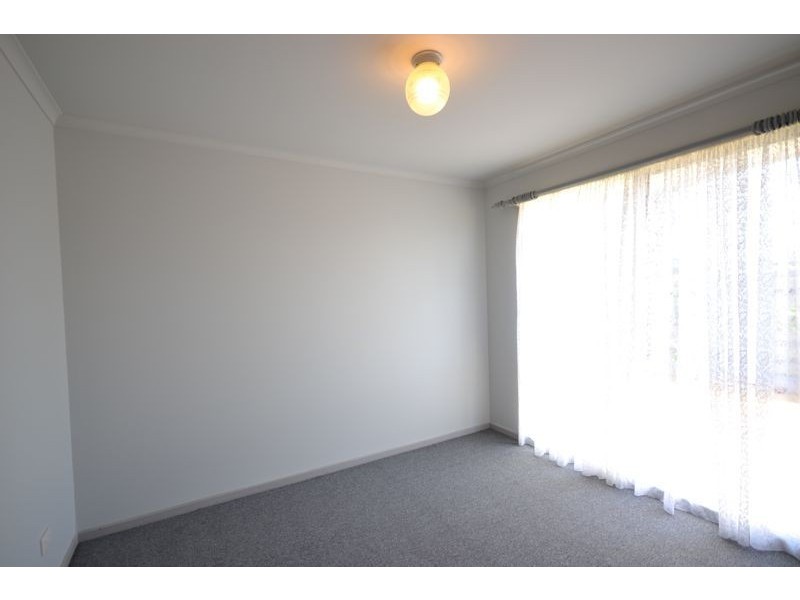 2/34 Fenfield Street, Cranbourne VIC 3977