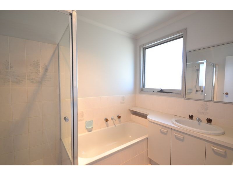 2/34 Fenfield Street, Cranbourne VIC 3977