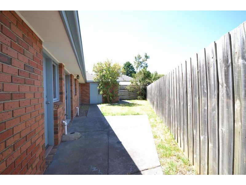 2/34 Fenfield Street, Cranbourne VIC 3977